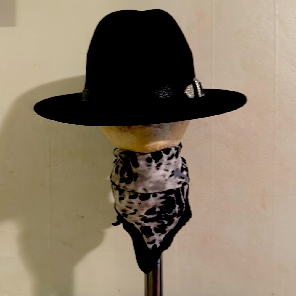 NWT BLACK WITH BLACK BELT VERSATILE HAT